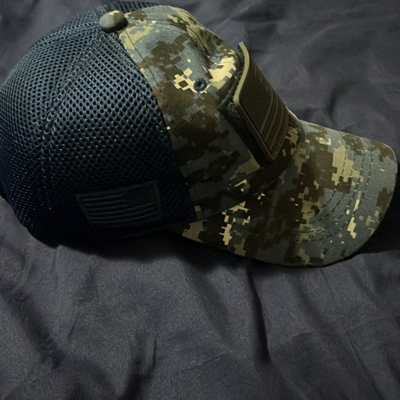 Men face cap - Picture 2 of 4